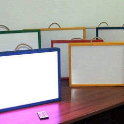 Mesa de luz con mando a distancia 48x37x7 cm leds RGB+W, garantía 1 año